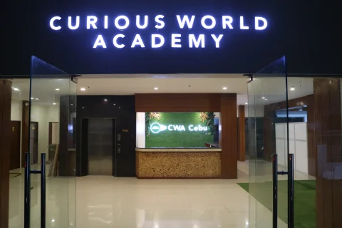 Curious World Academy校舎入口