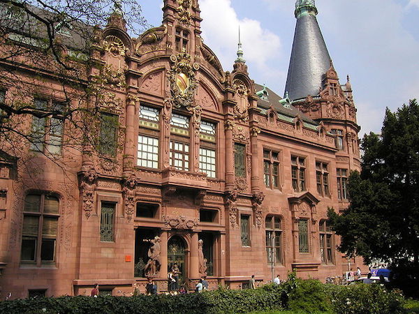 キャンパスが宮殿？日本で知られていないドイツの名門大学６選 | THE RYUGAKU [ザ・留学]