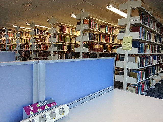 ヨーク大学内の図書館は蔵書数のみならず、学習スペースも充実しています。