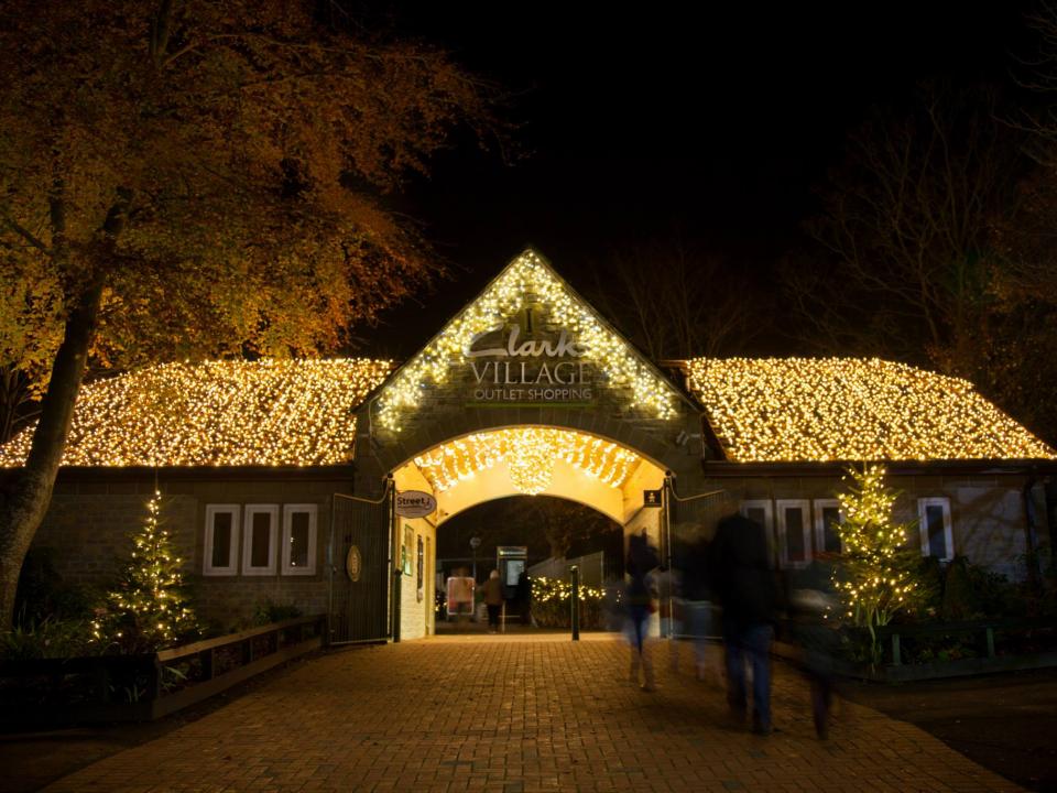イギリス初の屋外アウトレットモール「Clarks Village」