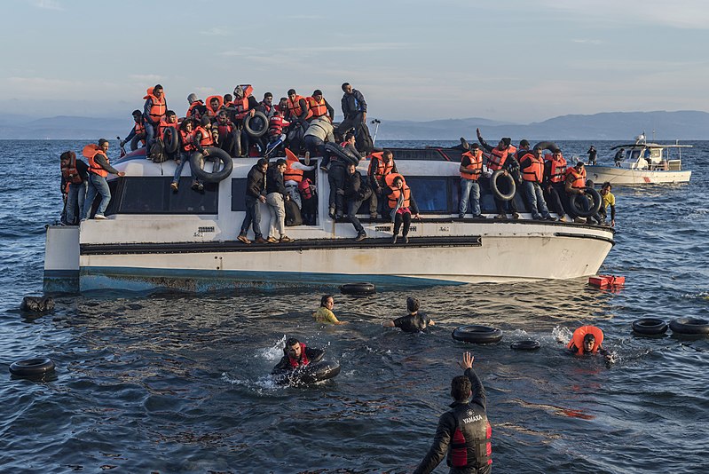 小船に乗る難民