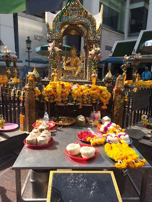バンコクにある仏像「エラワン・プーム」