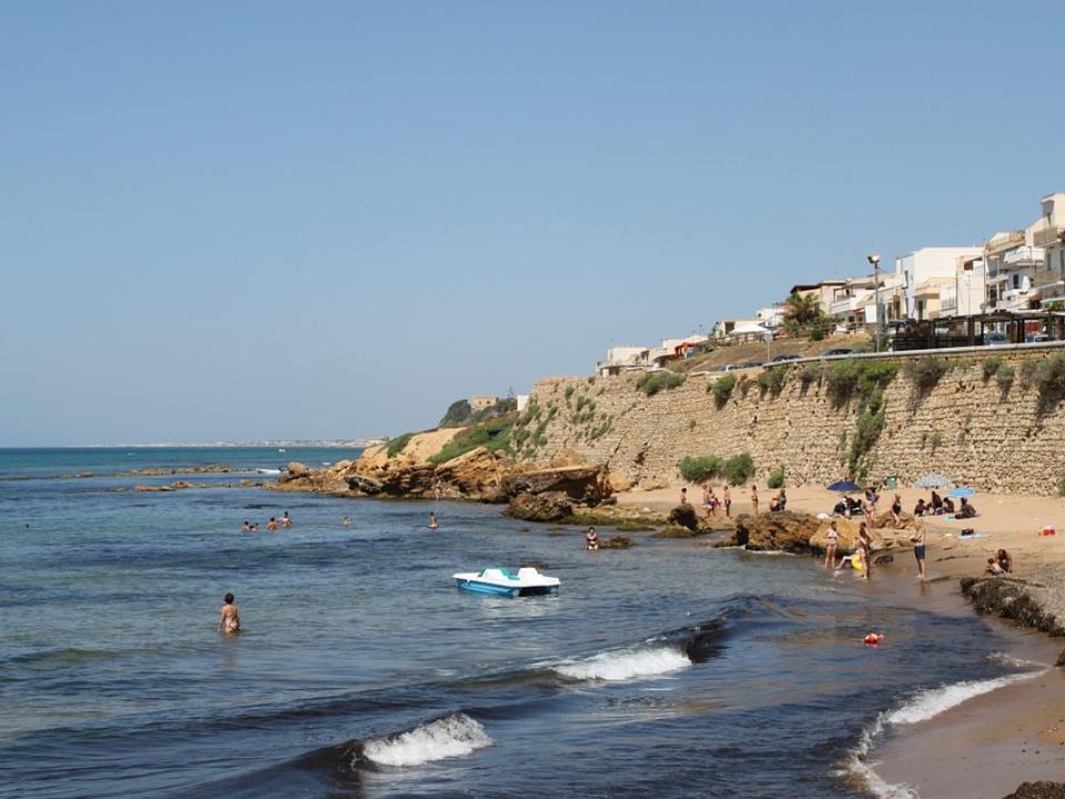 イタリアの離島でバカンスを過ごす際に知っておきたいポイントとは?