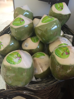 タイで販売されているココナッツ