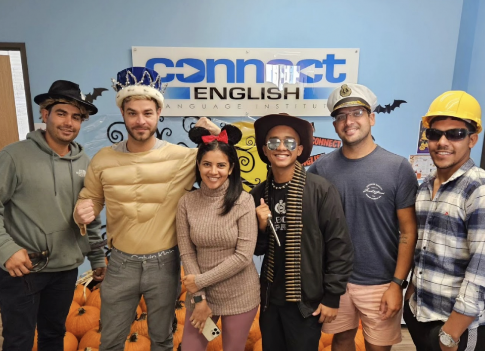 【学校スタッフへインタビュー】笑顔と明るい雰囲気で英語をもっと好きになれる学校!Connect EnglishのElsa先生!
