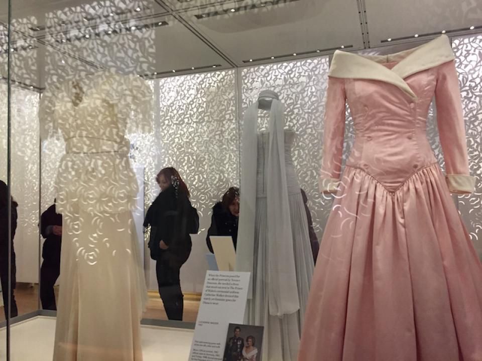 【2019年まで】ロンドン・ケンジントン宮殿でダイアナ妃の美しいドレスが公開中!