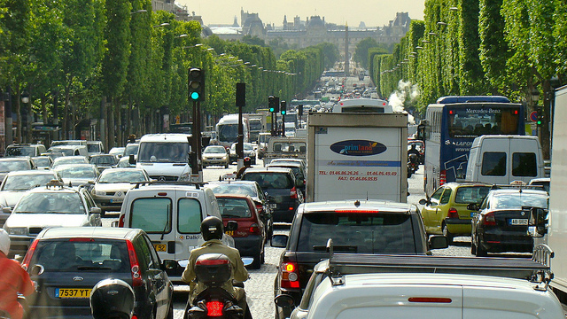 パリ渋滞イメージ
