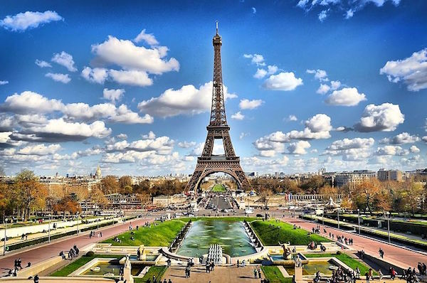 パリのエッフェル塔の写真