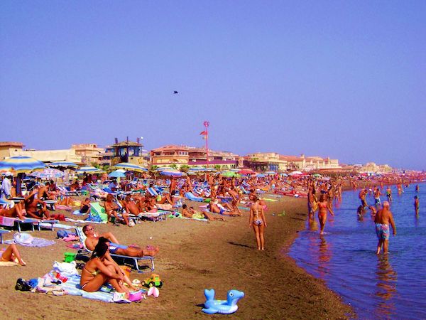 Wikimedia Commons イタリアのOstia Beach