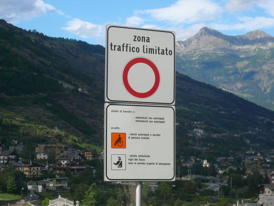 ZTLって何？イタリアで最低限知っておきたい交通ルールや道路標識５選