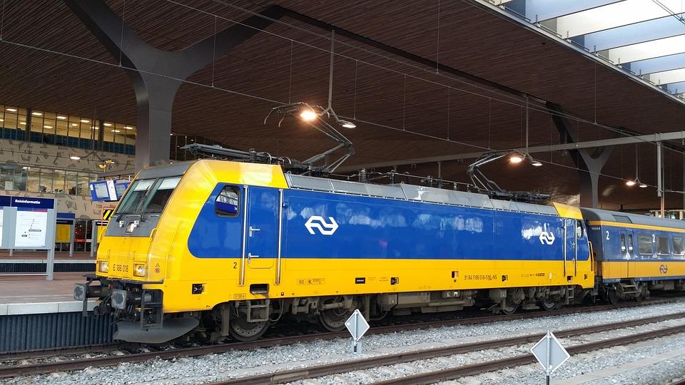 電車はオランダ語で何という？乗り物に関するオランダ語９選