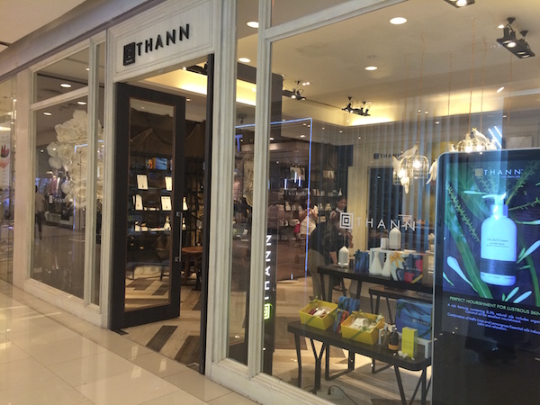 タイのアロマブランド「THANN（ターン）」のショップ店頭写真