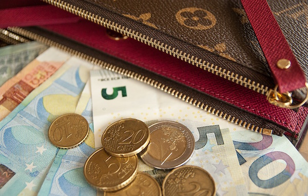 財布とユーロ(通貨)