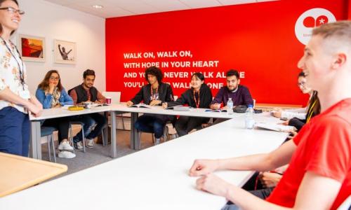 【学校スタッフにインタビュー】イギリスはロンドンだけじゃない!スタッフとリバプール地元民が温かいLILA* College