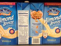 人気の「植物性ミルク」とは？カナダにおける牛乳の代替品事情