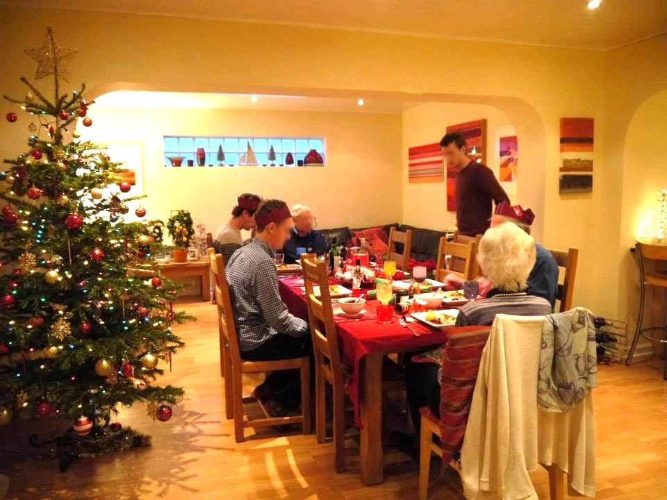 イギリス人家庭で過ごしたクリスマス。「一日中家で飲み食い」が本場スタイル？