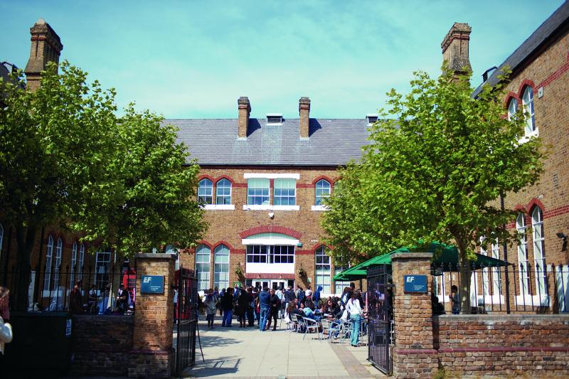 ロンドン留学の校舎の外観