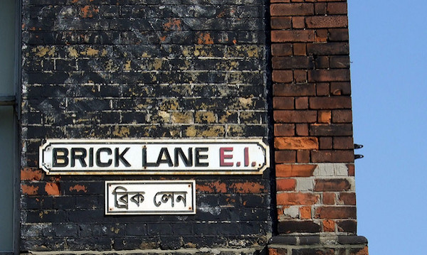 イギリスのストリート、Brick Laneの標識